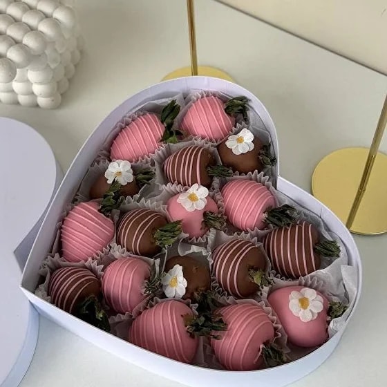 Клубничный набор «Love is»